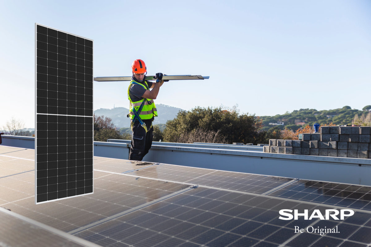 NBJE610-Bifacial-Glass-Glass-Project_SHARP_PV_Panels_Press_no_Textrooftop