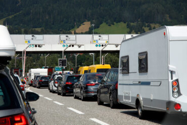Mit maut1.de am Stau vorbei. Copyright: adobe.stock.de